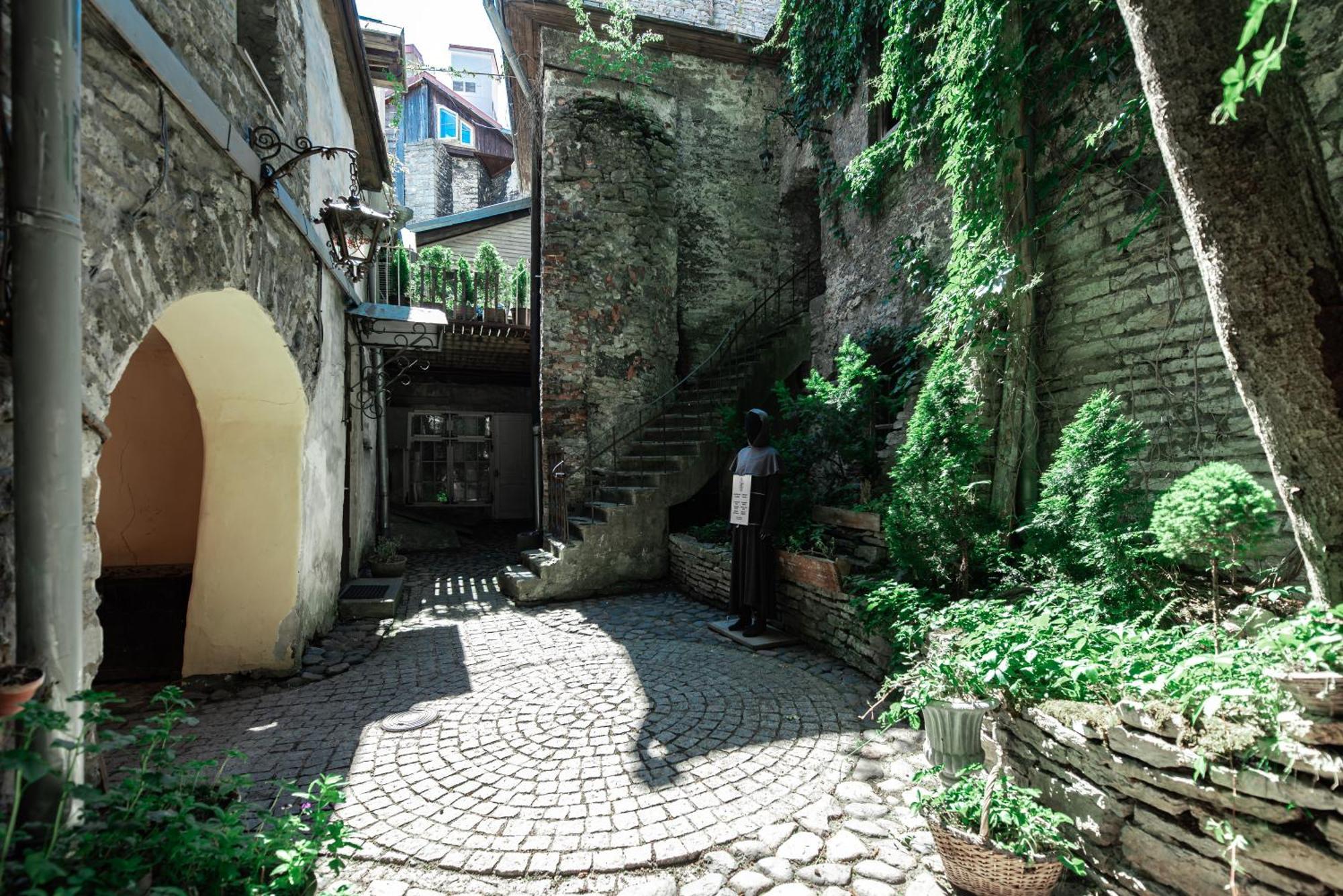 Airhome - Old Dominican Monastery ทาลลินน์ ภายนอก รูปภาพ
